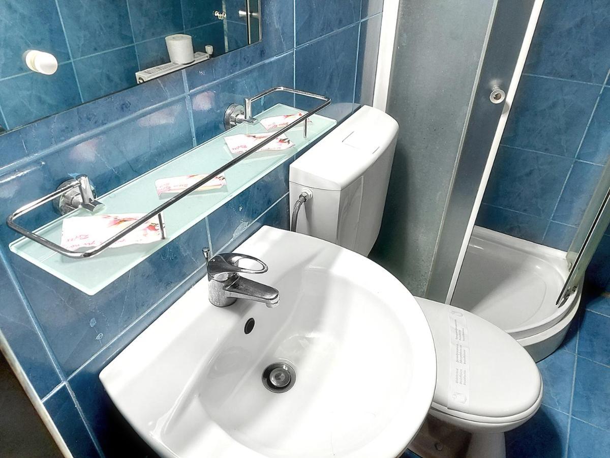 Floare De Colt Petrosani Hotel Екстериор снимка